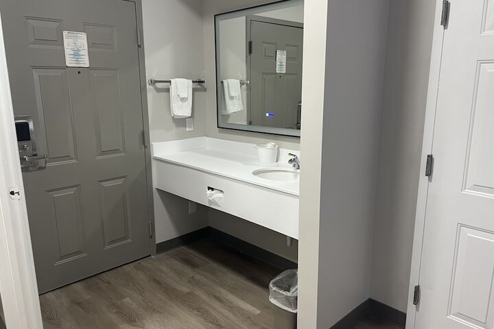 1 King Bed Mobility Accessible (3 of 9)