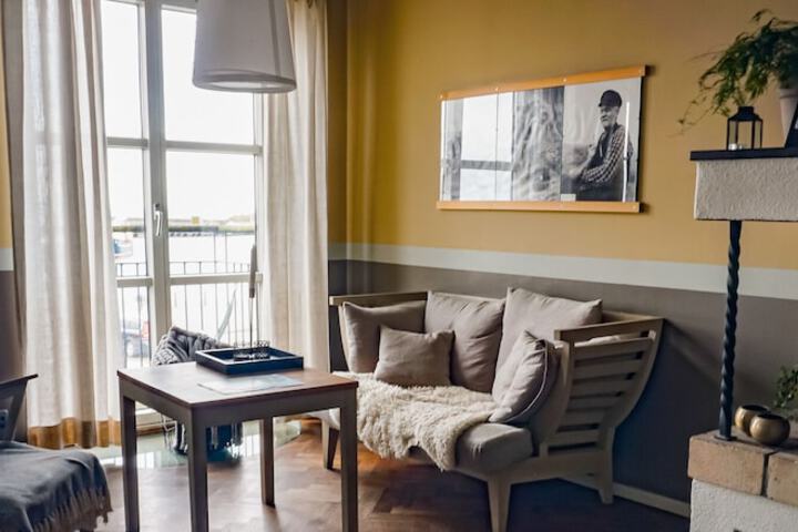 Room 8 of 50