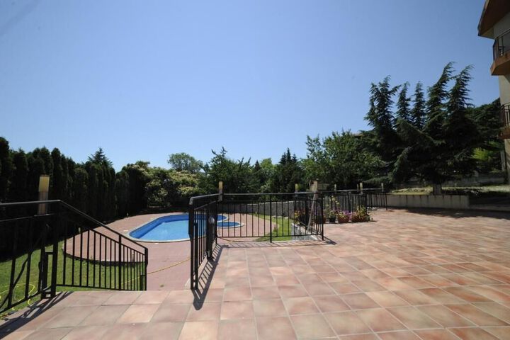 Pool 20 of 41