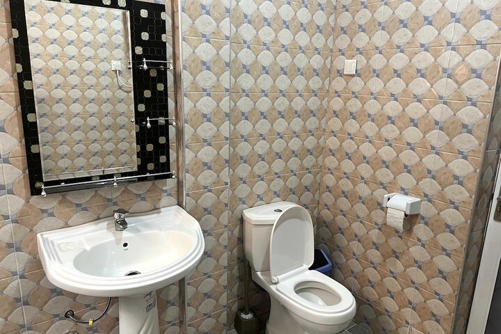 Room 35 of 60