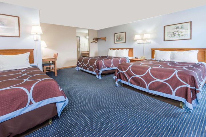 1 King Bed (2 of 9)