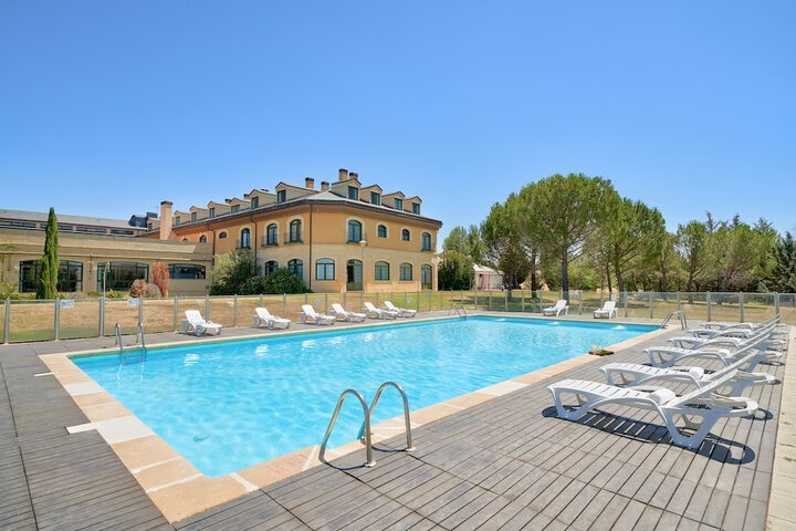 Hotel with Pool