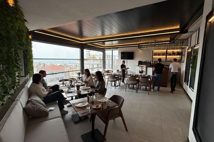 Dining 80 of 92