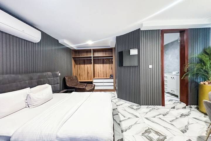 Room 14 of 121