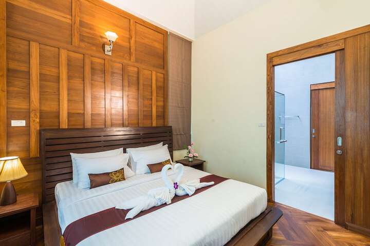 Room 5 of 140