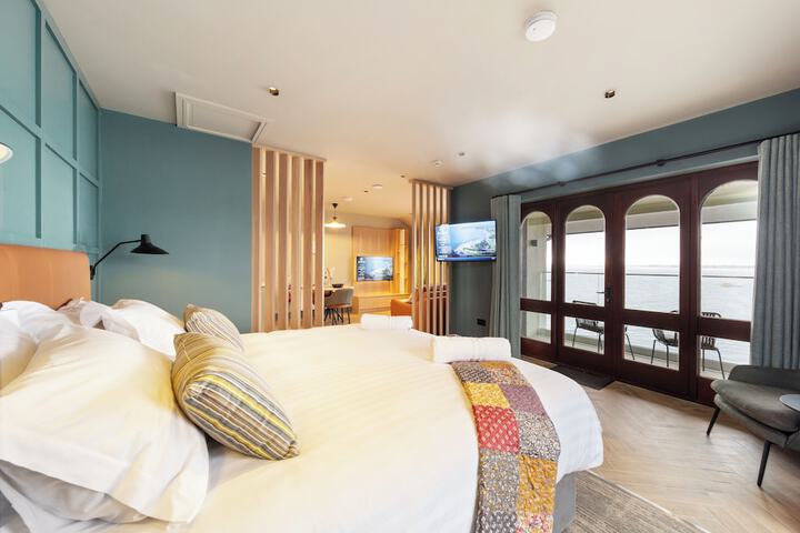 Room 15 of 164