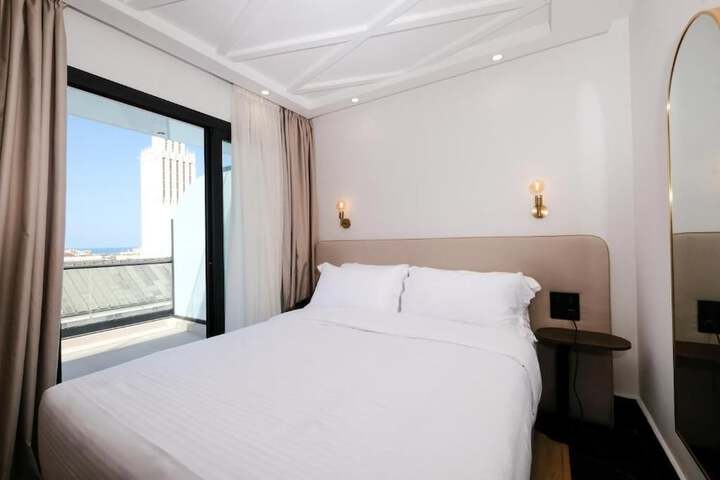 Room 12 of 32