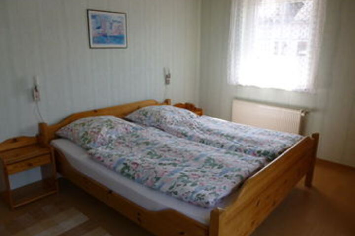 Room 10 of 32