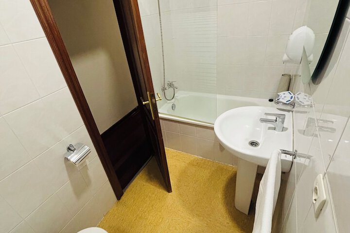 Room 35 of 53