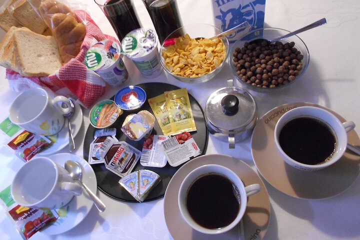 Breakfast/Coffee Service 22 of 35