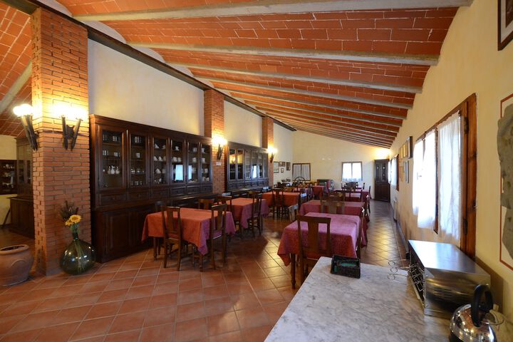 Dining 75 of 90