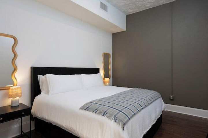 Room 6 of 34