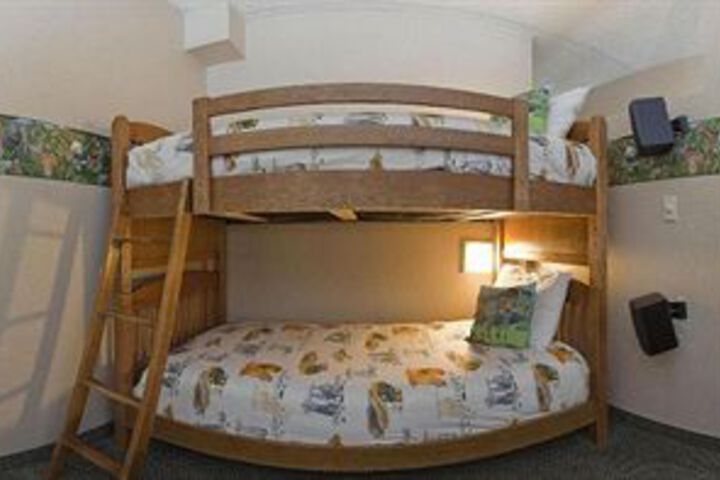 Room 10 of 26