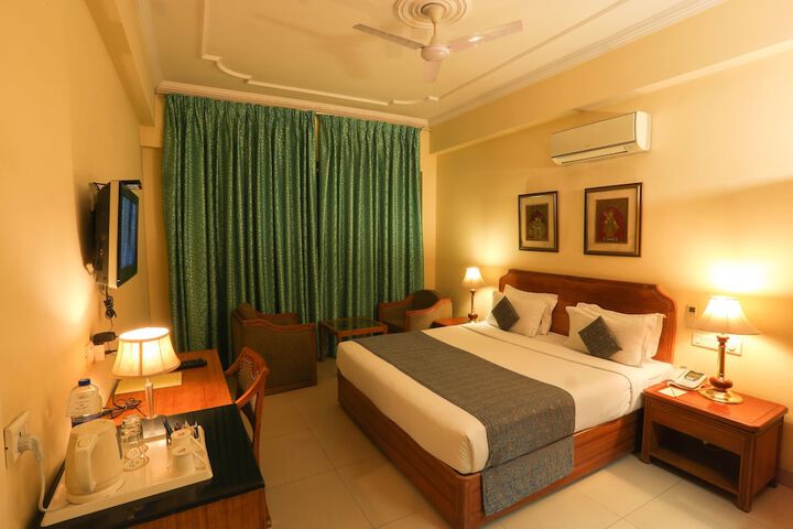 Room 15 of 60