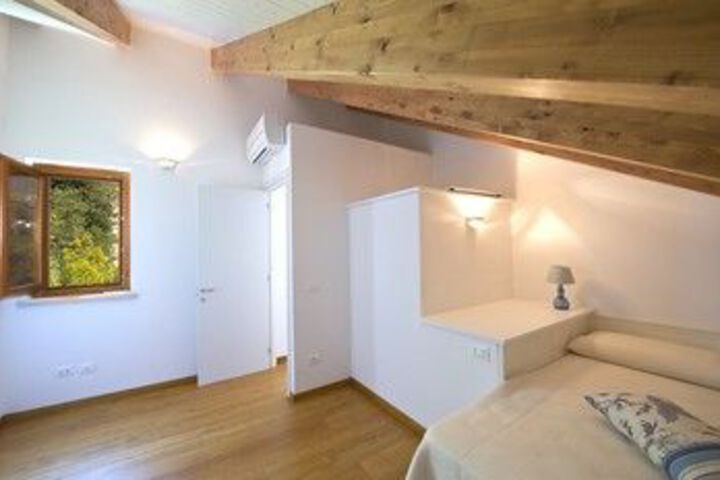 Room 12 of 24