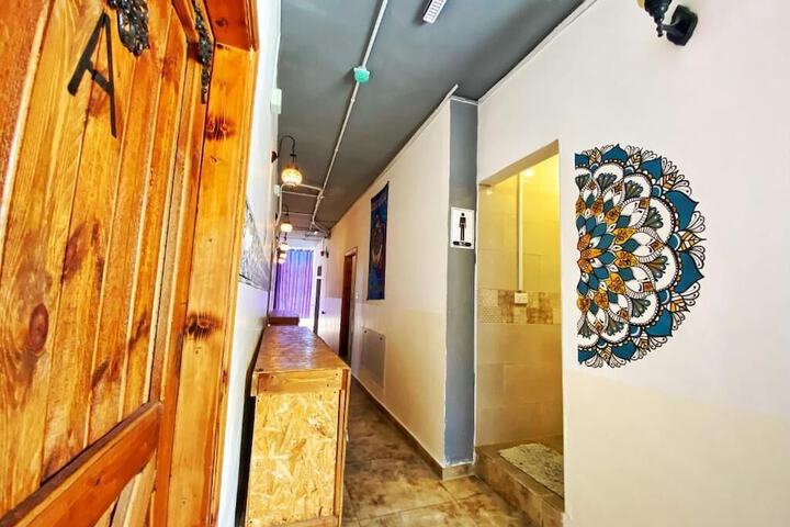 Room 18 of 34