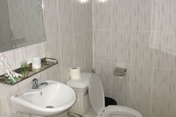 Room 19 of 38