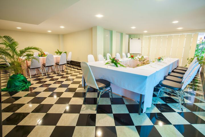 Ballroom/Hall 58 of 68