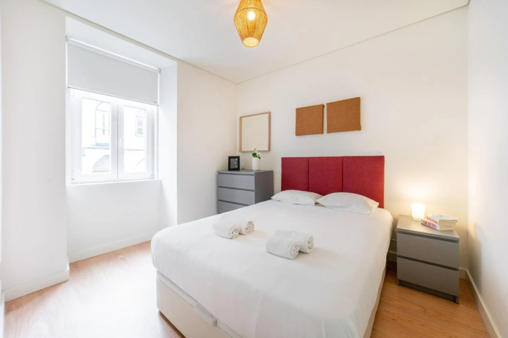 Room 5 of 10