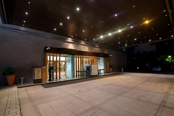 Hotel Exterior 112 of 113