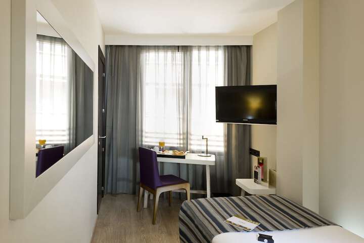 Room 15 of 66