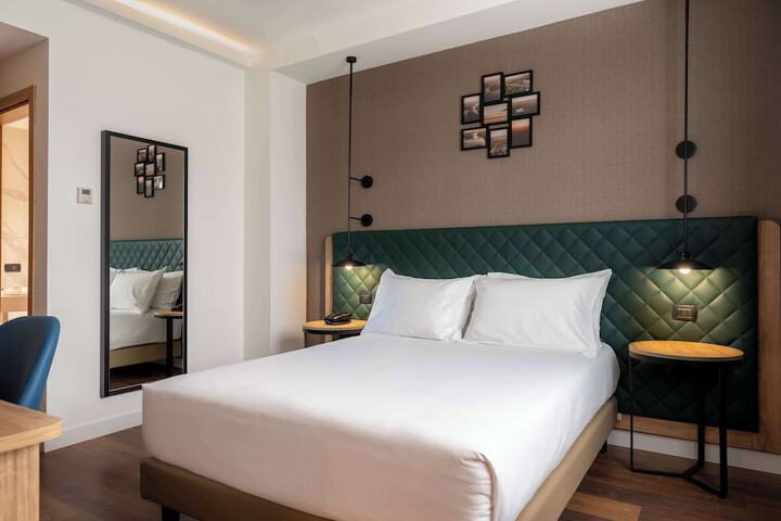 Room 12 of 43