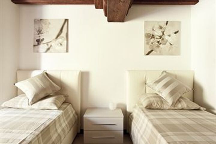Room 14 of 38