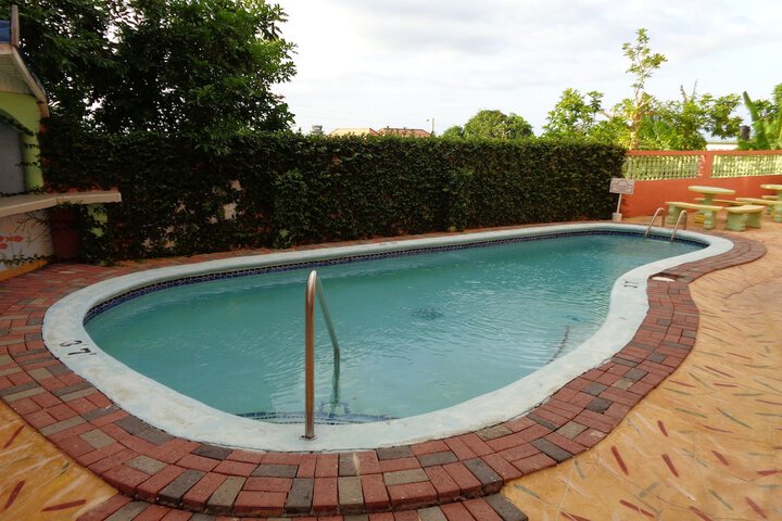 Pool 10 of 13