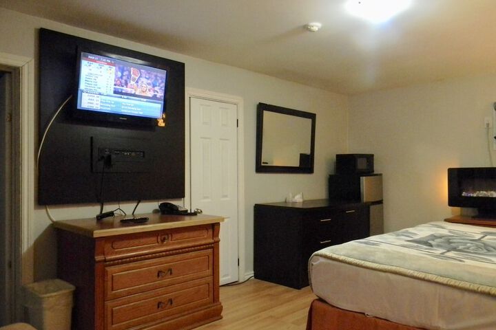1 King Bed (13 of 14)