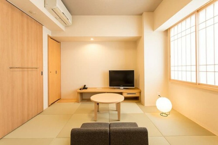Room 16 of 53