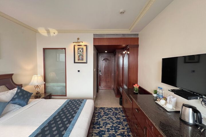 Room 32 of 164