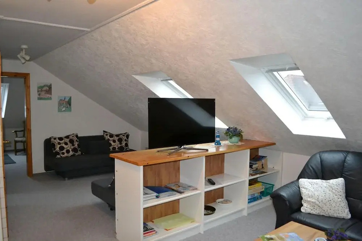 Room 7 of 12