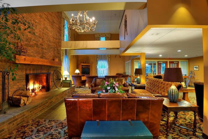 Lobby lounge
