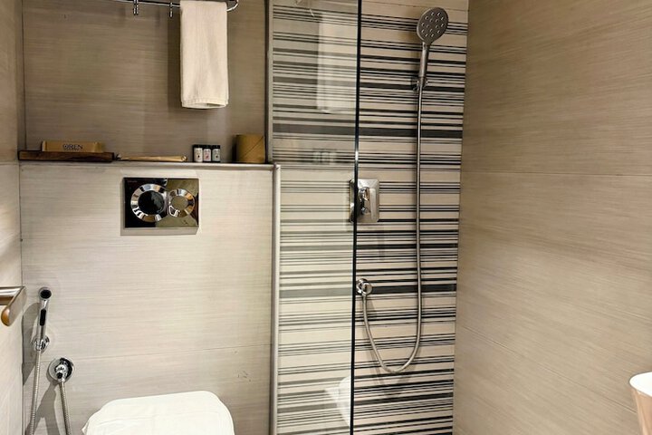 Room 76 of 137