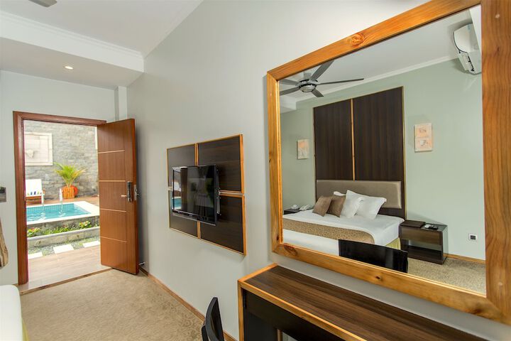 Room 6 of 50