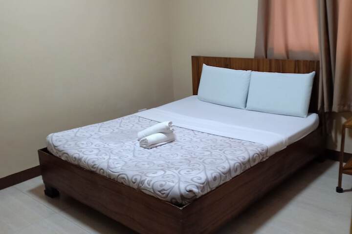 Room 8 of 25