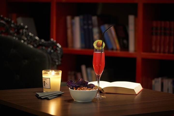Lounge 48 of 73