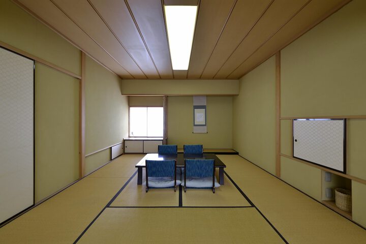 Room 17 of 48
