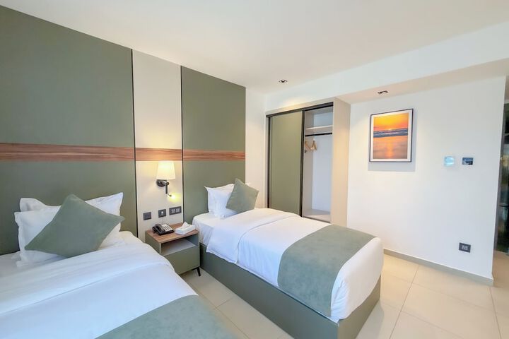 Room 10 of 13