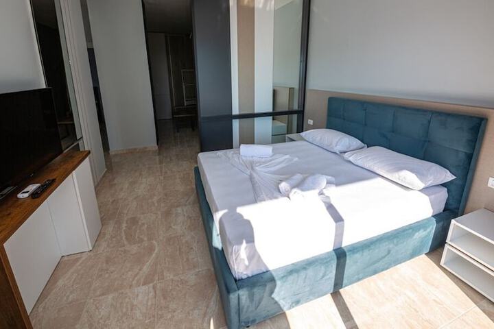 Room 4 of 6