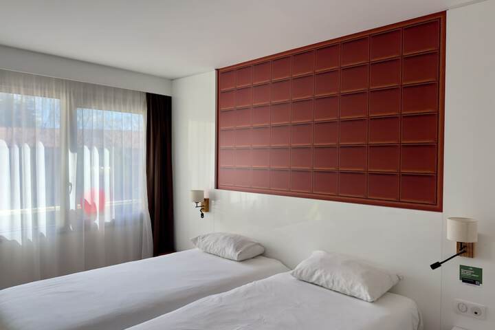 Room 6 of 76