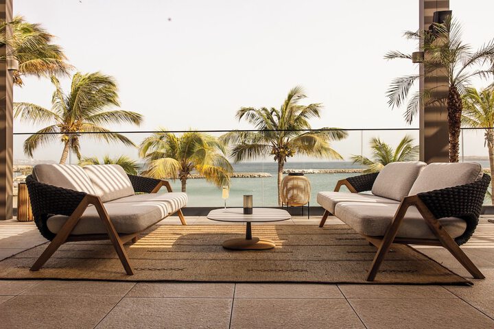 Lounge 62 of 79