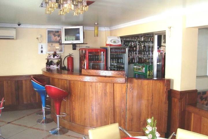 Lounge 58 of 64