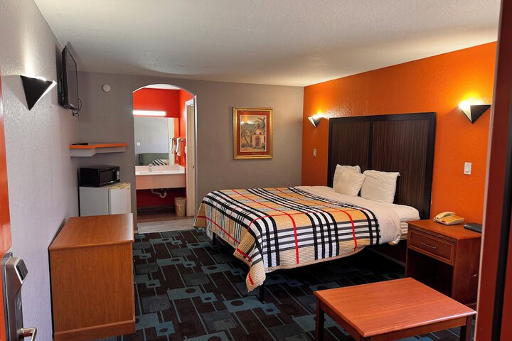 Room 4 of 14