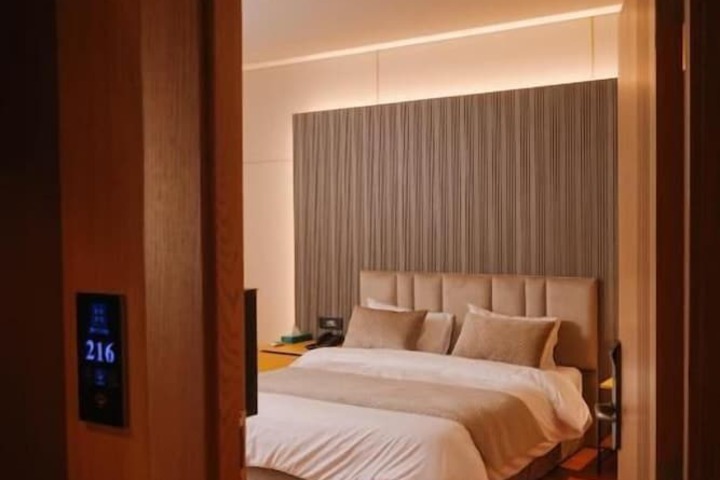 Room 5 of 25