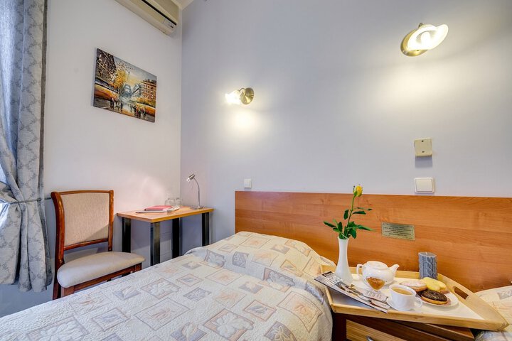 Room 8 of 86