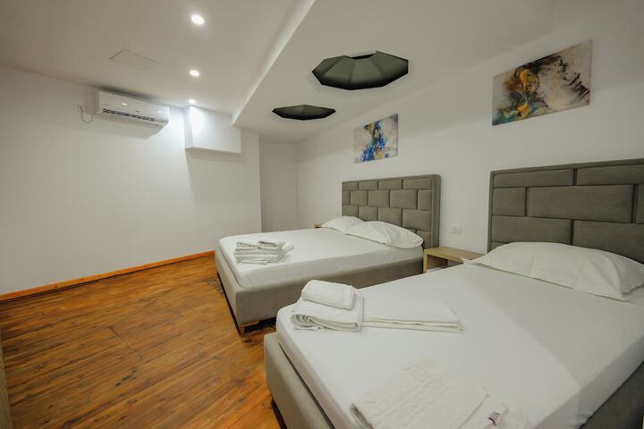Room 19 of 98