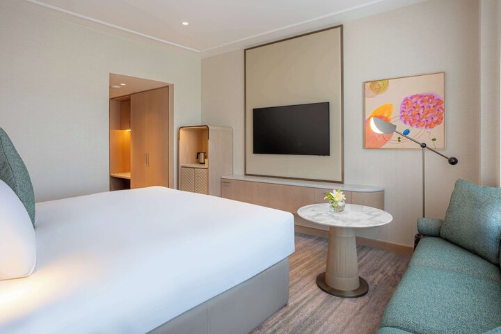 Room 19 of 236