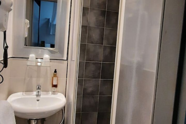 Room 48 of 79