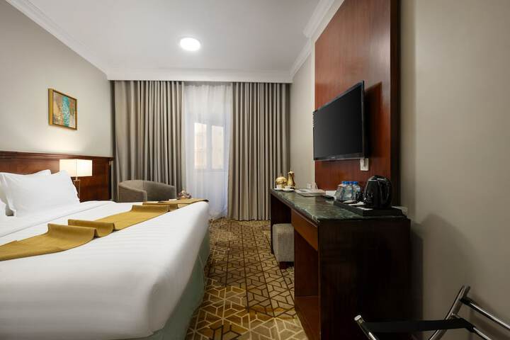 Room 13 of 42